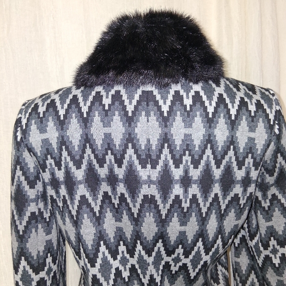 INC International Concepts Wimen Size S Black and Gray Zigzag Cape - Picture 8 of 16